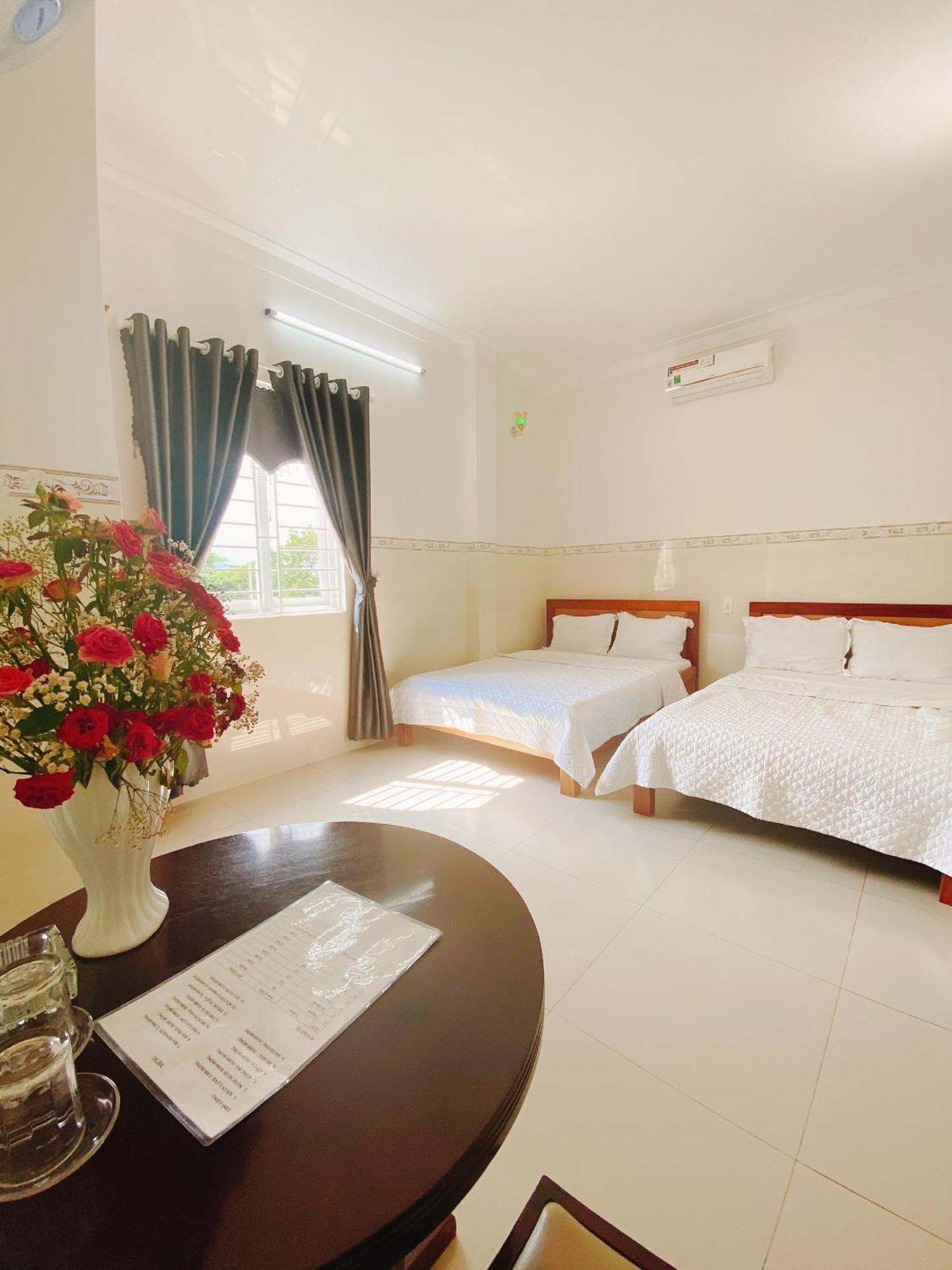 Khach San Son Ha Hotel Kon Tum Exterior photo