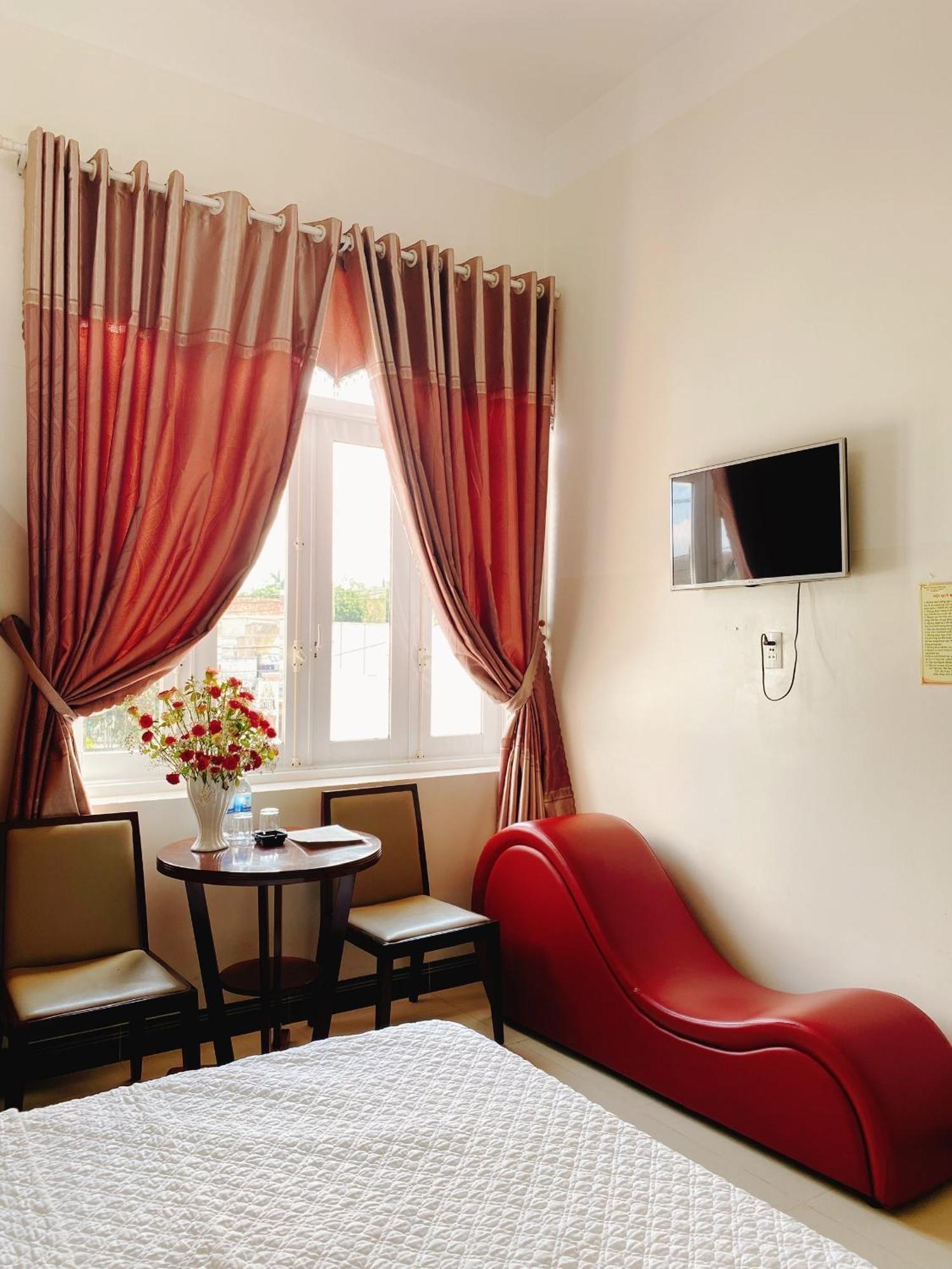 Khach San Son Ha Hotel Kon Tum Exterior photo